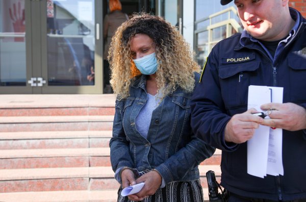 Privođenje Brazilke osumnjičene za švercanje kokaina