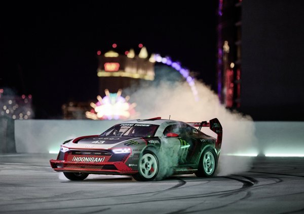 Ken Block i Audi S1 Hoonitron elektrificiraju Las Vegas