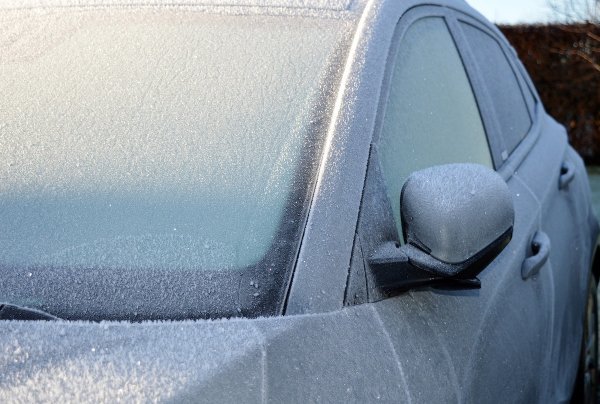 Prometne nesreće zbog samo djelomično uklonjenog leda i snijega na vjetrobranskom staklu i drugim prozorima nisu nerijetke