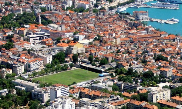 Stari plac s panoramom Splita