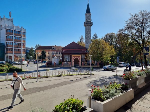 Gradska džamija dominira vizurom centra Velike Kladuše