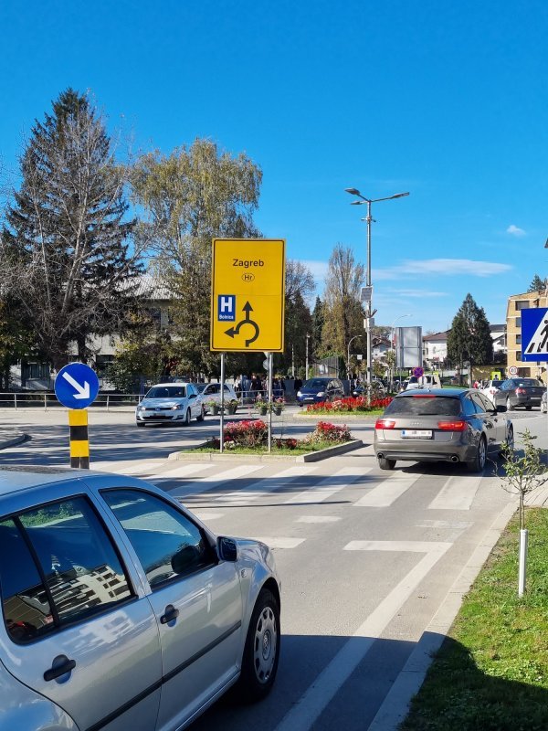 Cesta prema graničnom prijelazu stalno je zakrčena