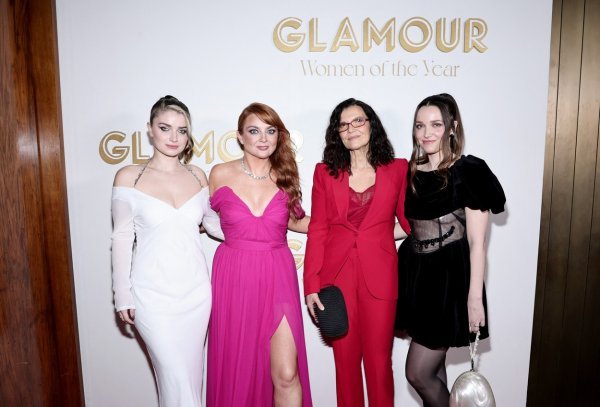 Ali Hewson s kćerima i glavnom urednicom časopisa 'Glamour'