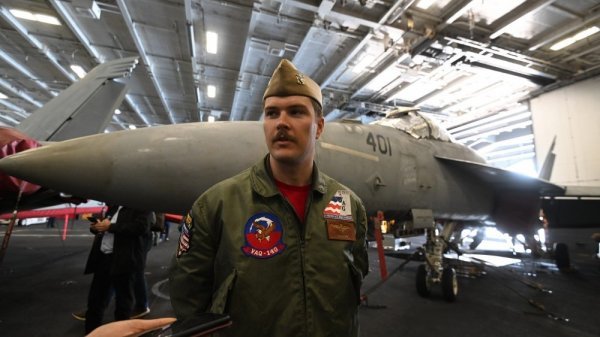 John Hasslet jedan je od američkih pilota na avionima F-18 koji su nedavno prisilno sletjeli u dubrovačku zračnu luku