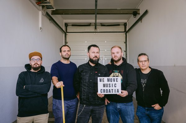 'Kruna prve godine rada Ureda bit će organizacija hrvatskog showcase festivala, koji spremamo u rujnu sljedeće godine. Na festivalu bi sudjelovalo između 20 i 30 izvođača raznih žanrova: etno, klasična glazba, jazz, rock..., od čega bi 50% izvođača bilo iz Hrvatske (kako bi ih što bolje predstavili prisutnim europskim glazbenim profesionalcima), a ostali bi izvođači bili iz drugih europskih zemalja koje bi aplicirale za naš showcase'