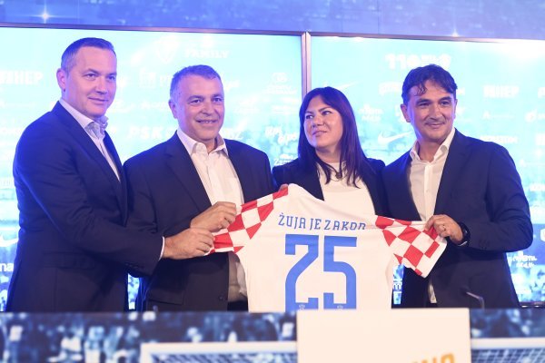 Zlatko Dalić objavio popis za SP - potpisivanje ugovora hrvatske reprezentacije i Ožujskog
