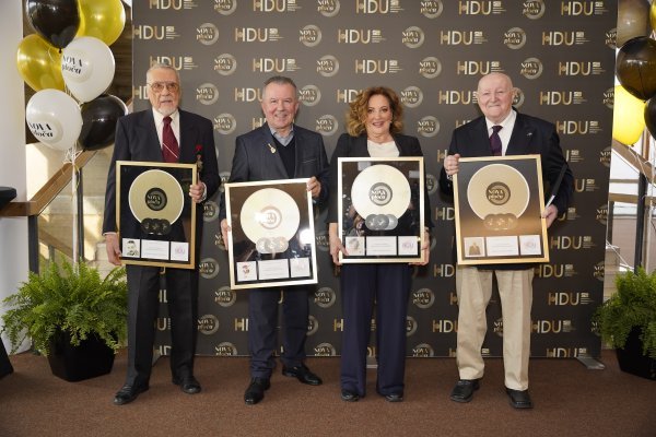 Dobitnici nagrade Nova ploča