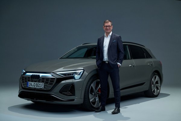 Audi Q8 e-tron quattro i Markus Duesmann, predsjednik Upravnog odbora tvrtke Audi AG-a