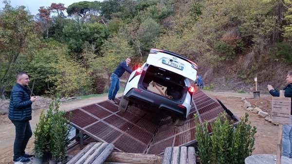 Subaru Solterra: ne, stražnja se nisu sama otovrila, već se ovime dokazuje čvrstoća karoserije u ekstremnim situacijama