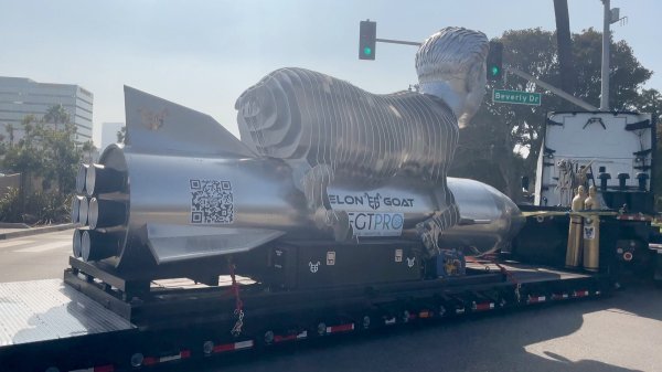 Elon Musk skulptura