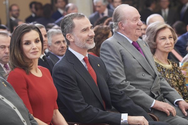 Kraljica Letizia sa bivšim kraljem Juan Carlosom i kraljicom Sofijom