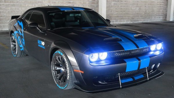 Dodge Challenger SRT Hellcat Jailbreak