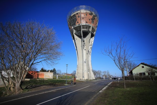Vukovar: kolone sjećanja i svakodnevica