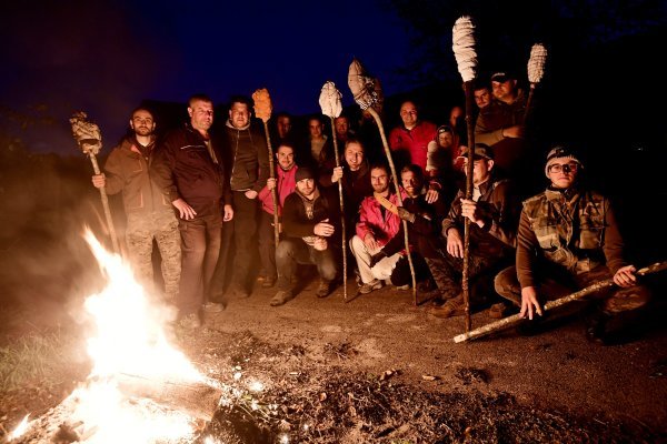 Vatrom ispisano ime Vukovar na brdu kod zaseoka Mandarić