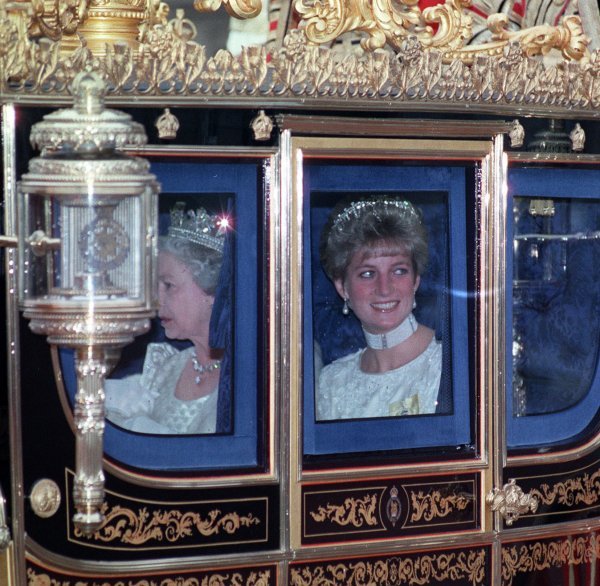 Princeza Diana i kraljica Elizabeta