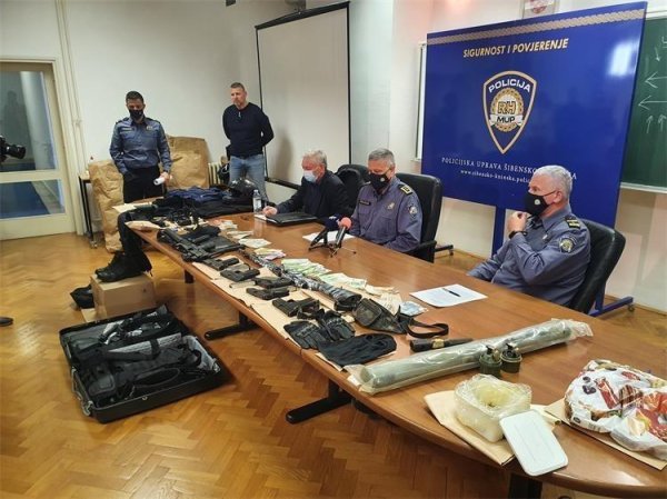 Zaplijenjeno oružje u Šibeniku
