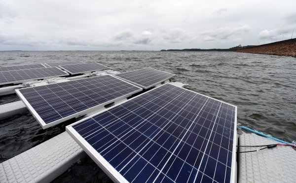 Plutajuća solarna elektrana