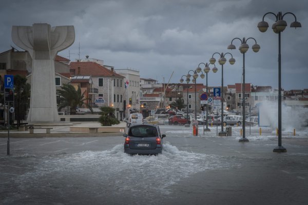 Potopljena riva u Vodicama