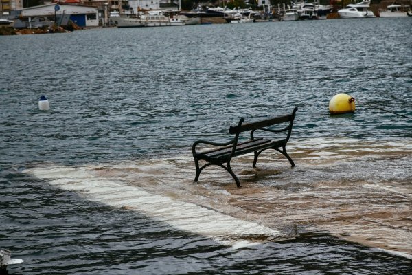 Nabujala rijeka Ombla poplavila rivu u Sustjepanu