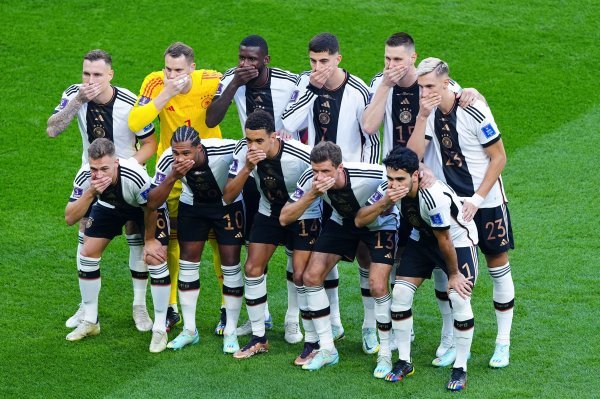 Nogometna reprezentacija Njemačke ovom je fotografijom poslala jasnu poruku