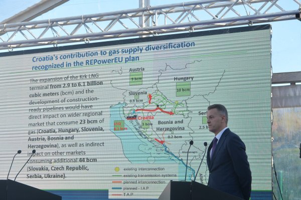 Andrej Plenković s Karlom Nehammerom i Markusom Soderom u posjeti LNG terminalu