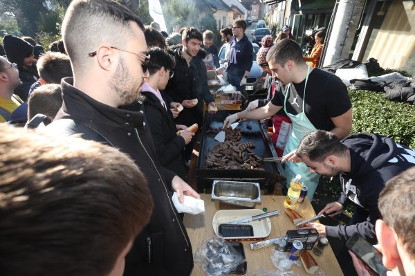 Roštilj pred FSB-om