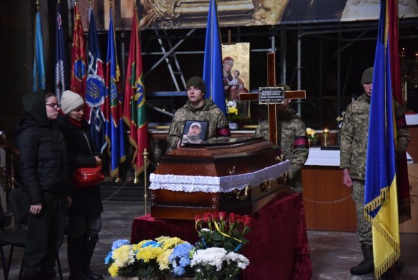 Ukrajinska vojska na ispraćaju starijeg narednika Jurija Černenka