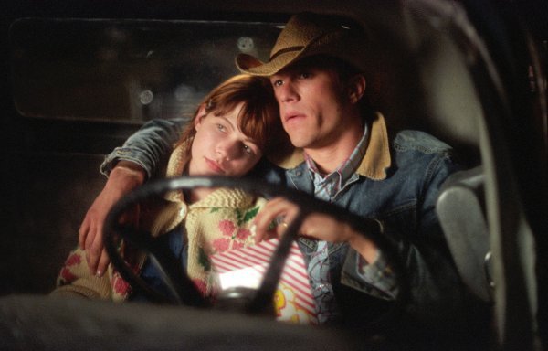 Michelle Williams i Heath Ledger u filmu 'Planina Brokeback' (2005.)