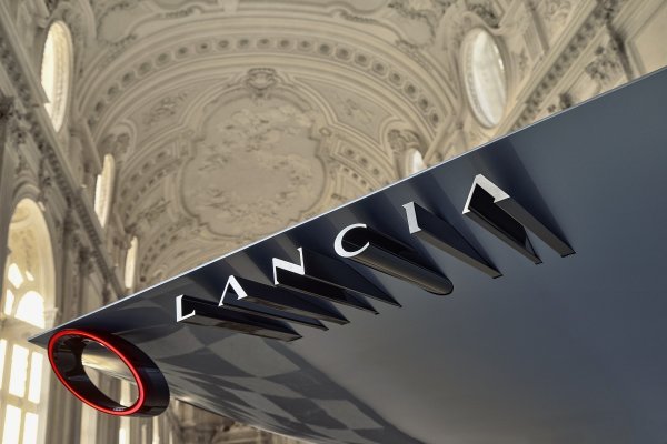 Lancia Pu+Ra Zero, skulptura, trodimenzionalni manifest koji inspirira vozila koja će biti lansirana između 2024. i 2028