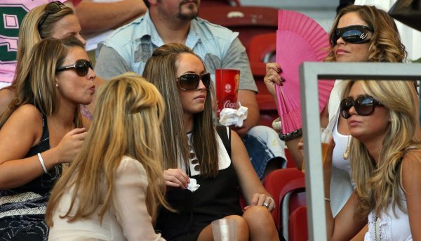 Colleen McLoughlin (djevojka Waynea Rooneyja), Elen Rives (djevojka Franka Lamparda), Alex Curran (djevojka Stevena Gerrarda)