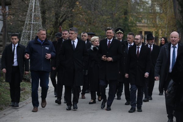 Borut Pahor darovao pčelinjak zagrebačkom Zoološkom vrtu