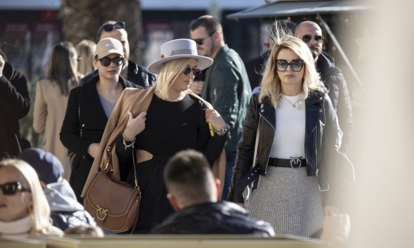 Građani i turisti u šetnji Splitom