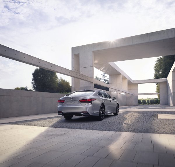 Lexus LS za 2023.