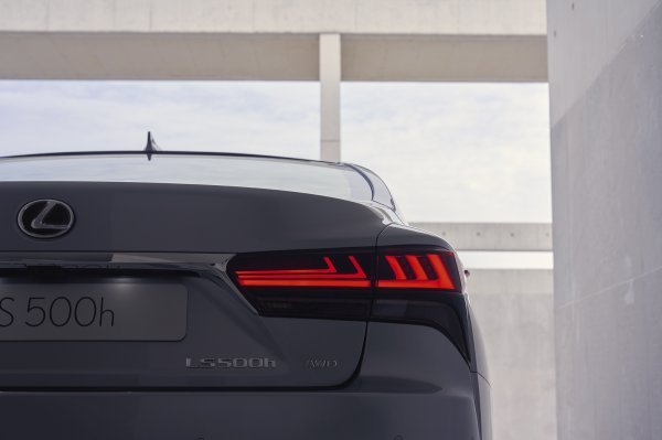 Lexus LS za 2023.