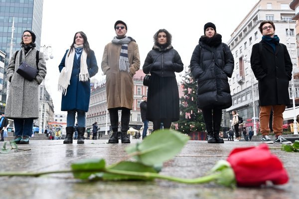 Performans Tiha misa umjetnice Arijane Lekić Fridrih