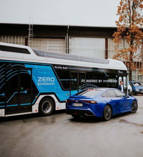 Toyota Mirai i gradski autobus CaetanoBus na vodik