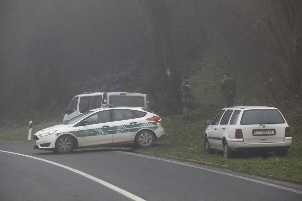 Punkt vojne policije na kojem se čuva mjesto pada MIG-a