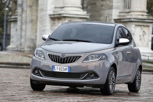 Lancia Ypsilon Alberta Ferretti za 2023. je i posljednji model s klasičnim motorom