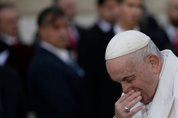 Papa Franjo zaplakao tijekom tradicionalne molitve u Rimu