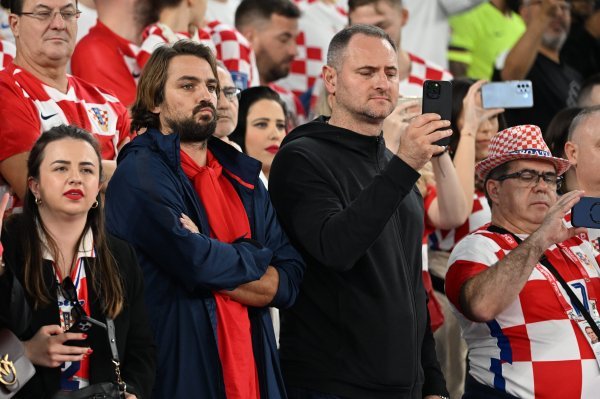 Niko Kranjčar i Josip Šimunić na tribinama