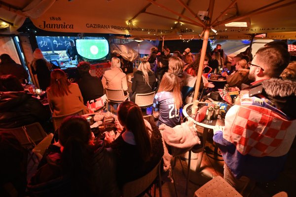 Utakmica Argentina - Hrvatska prati se na Poljani Šime Budinića