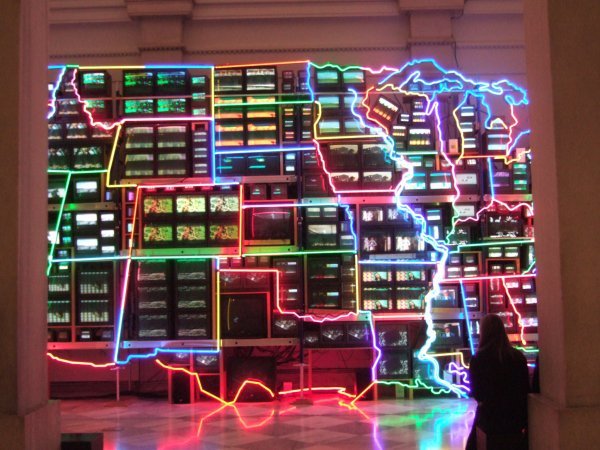 Rad Nama Junea Paika 'Electronic Superhighway: Continental U.S., Alaska, Hawaii' iz 1995. godine