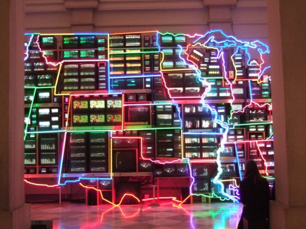 Rad Nama Junea Paika 'Electronic Superhighway: Continental U.S., Alaska, Hawaii' iz 1995. godine