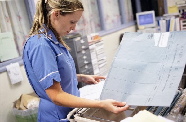 Medicinske sestre se u Hrvatsku vraćaju zbog sigurnosti i jeftinijeg života - ilustracija