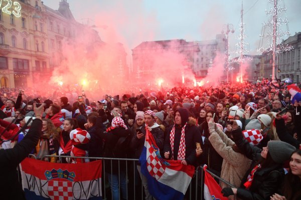Navijači na Trgu bana Jelačića