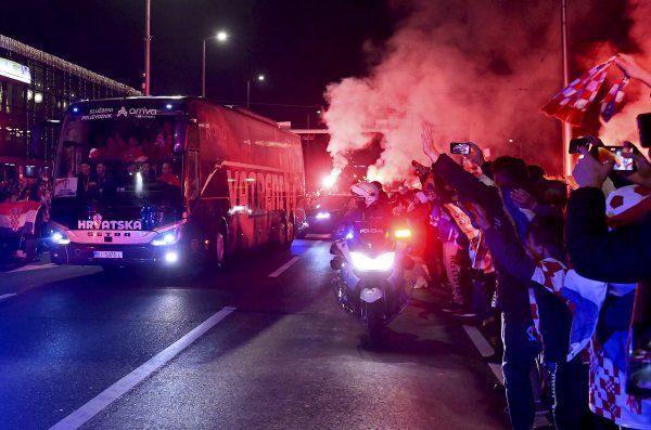 Autobus s Vatrenima na ulicama Zagreba