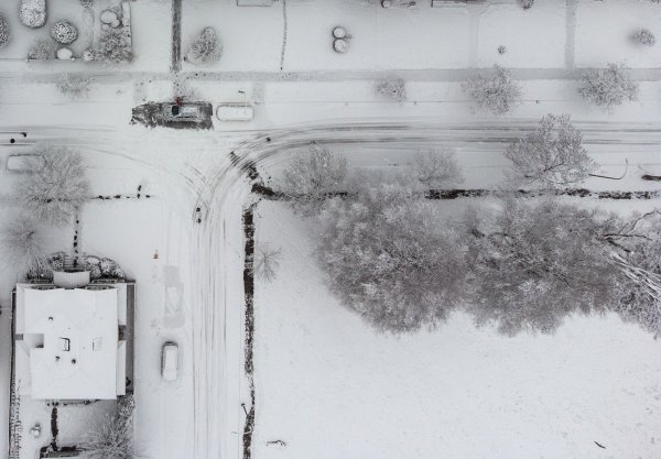 Snijeg i hladnoća blokirali zračnu luku u Vancouveru