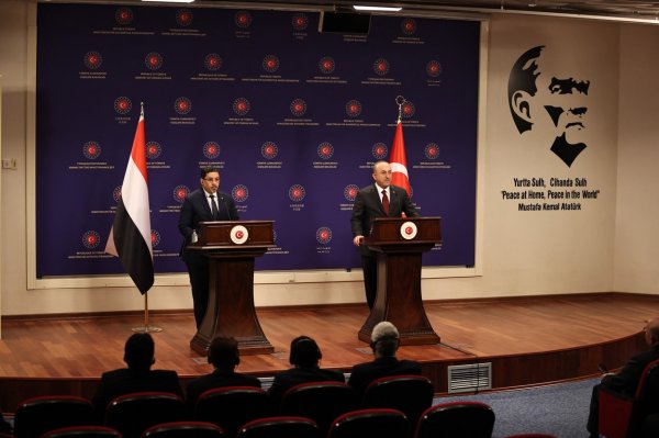 Turski ministar vanjskih poslova Mevlut Cavusoglu na zajedničkoj konferenciji za medije sa švedskim kolegom Tobiasom Billstromom