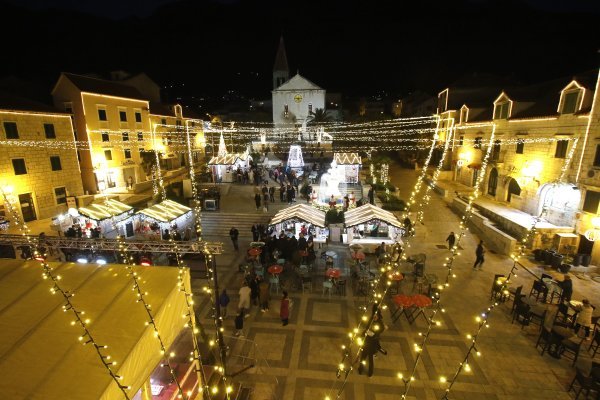 Blagdanska atmosfera u Makarskoj
