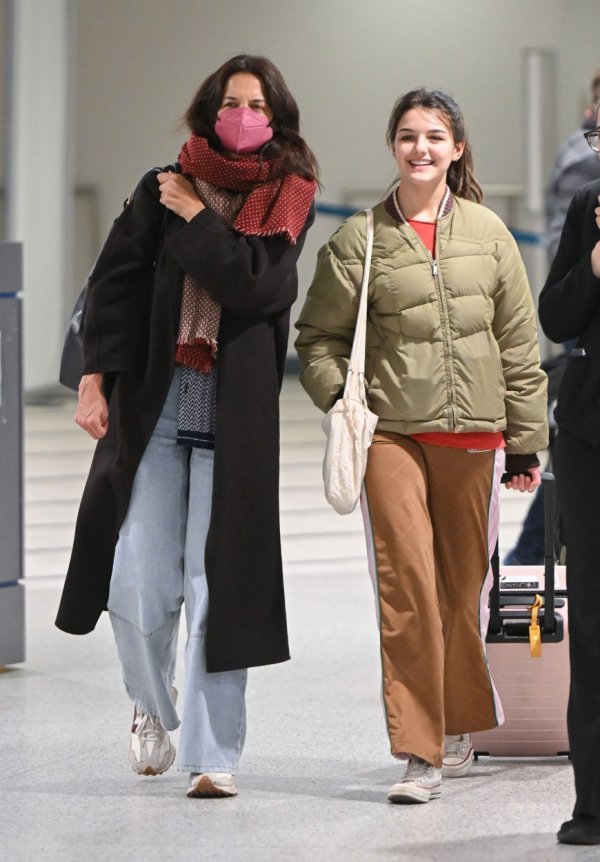 Katie Holmes i Suri
